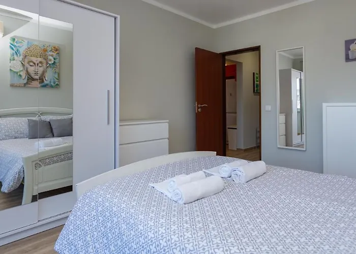 Comfort 1bdr W/pool By Lovelystay * Портиман