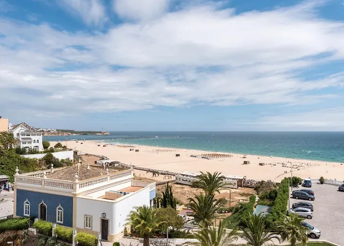 Апартаменты Comfort 1bdr W/pool By Lovelystay *